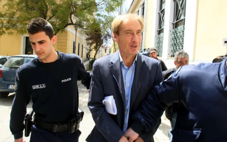 Αφαντος κατηγορούμενος της Siemens -Εσπασε το βραχιολάκι εντοπισμού και εξαφανίστηκε